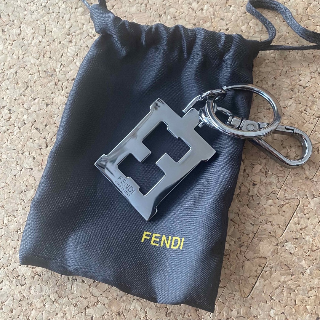 【新品】FENDI キーホルダー キーリング 袋入り