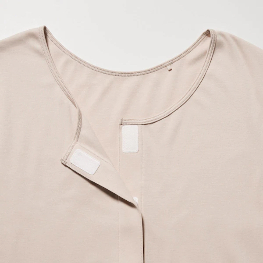 UNIQLO(ユニクロ)のユニクロ新品未開封　前あきUネックワンタッチ半袖Tシャツインナー　ネイビー　XL レディースのトップス(Tシャツ(半袖/袖なし))の商品写真