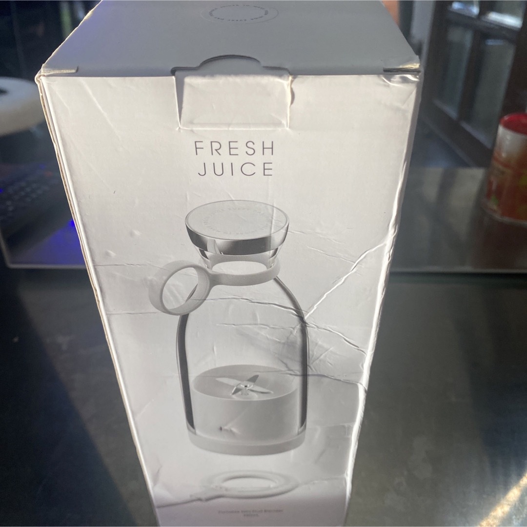 FRESH JUICE ミキサー ポータブルジューサー スマホ/家電/カメラの調理家電(ジューサー/ミキサー)の商品写真