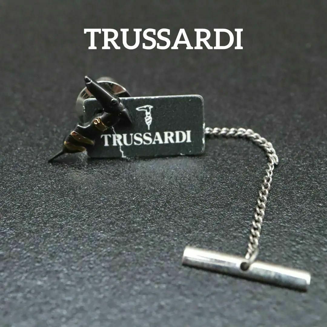 Trussardi(トラサルディ)の【匿名配送】TRUSSARDI トラサルディ ピンブローチ ロゴ 黒 レディースのアクセサリー(ブローチ/コサージュ)の商品写真