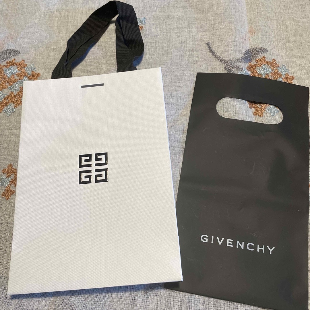 GIVENCHY(ジバンシィ)のジバンシィ　ショップ袋 レディースのバッグ(ショップ袋)の商品写真