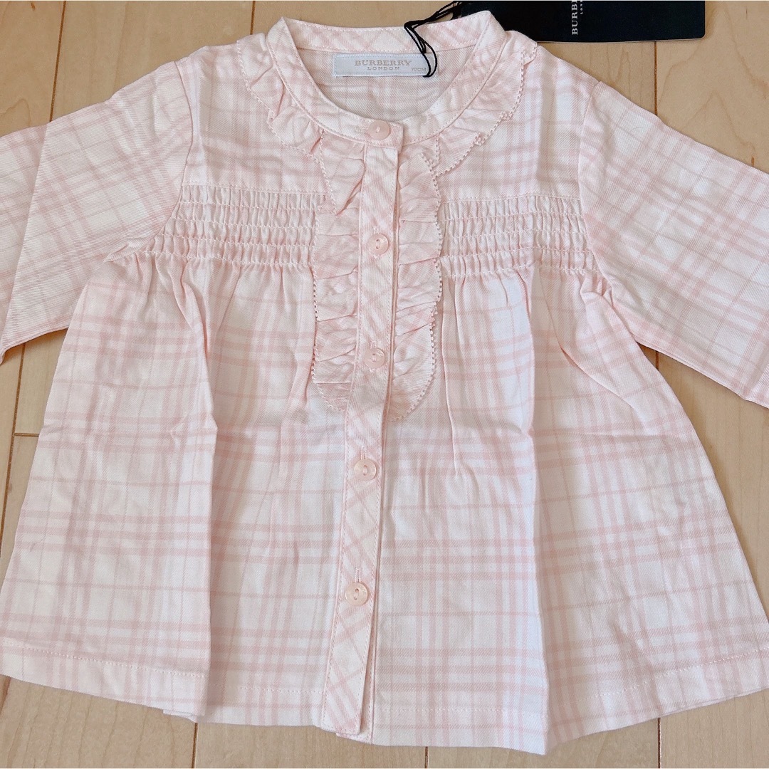 BURBERRY(バーバリー)の【新品.タグ付き】♡バーバリー♡ベビーシャドーチェックフリルブラウス♡ピンク♡ キッズ/ベビー/マタニティのキッズ服女の子用(90cm~)(ブラウス)の商品写真