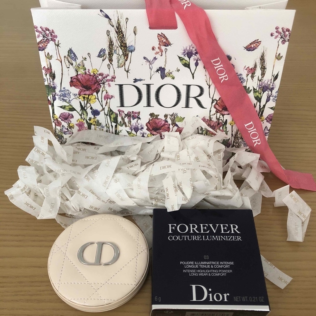 Christian Dior(クリスチャンディオール)のディオールスキン フォーエバー クチュール ルミナイザー 03パールグロウ コスメ/美容のベースメイク/化粧品(フェイスパウダー)の商品写真