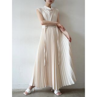 《Lumier》YUKKO COLLABO DRAPE NECK PLEATS(ロングワンピース/マキシワンピース)