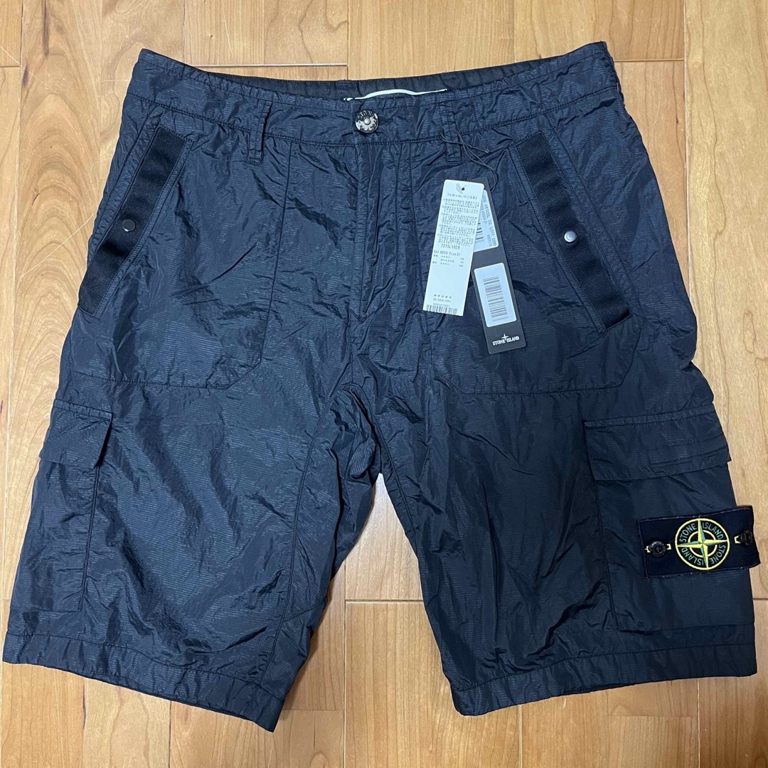 STONE ISLAND(ストーンアイランド)の黒W31 stone island nylon metal shorts メンズのパンツ(ショートパンツ)の商品写真