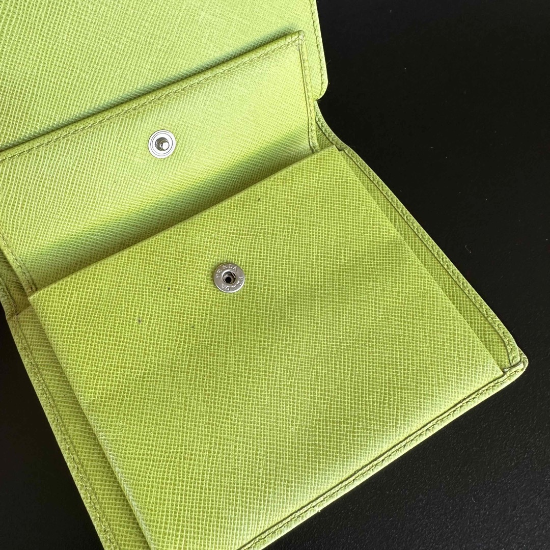 PRADA コンパクトウォレット　ライトグリーン　2つ折り財布　ミニ財布