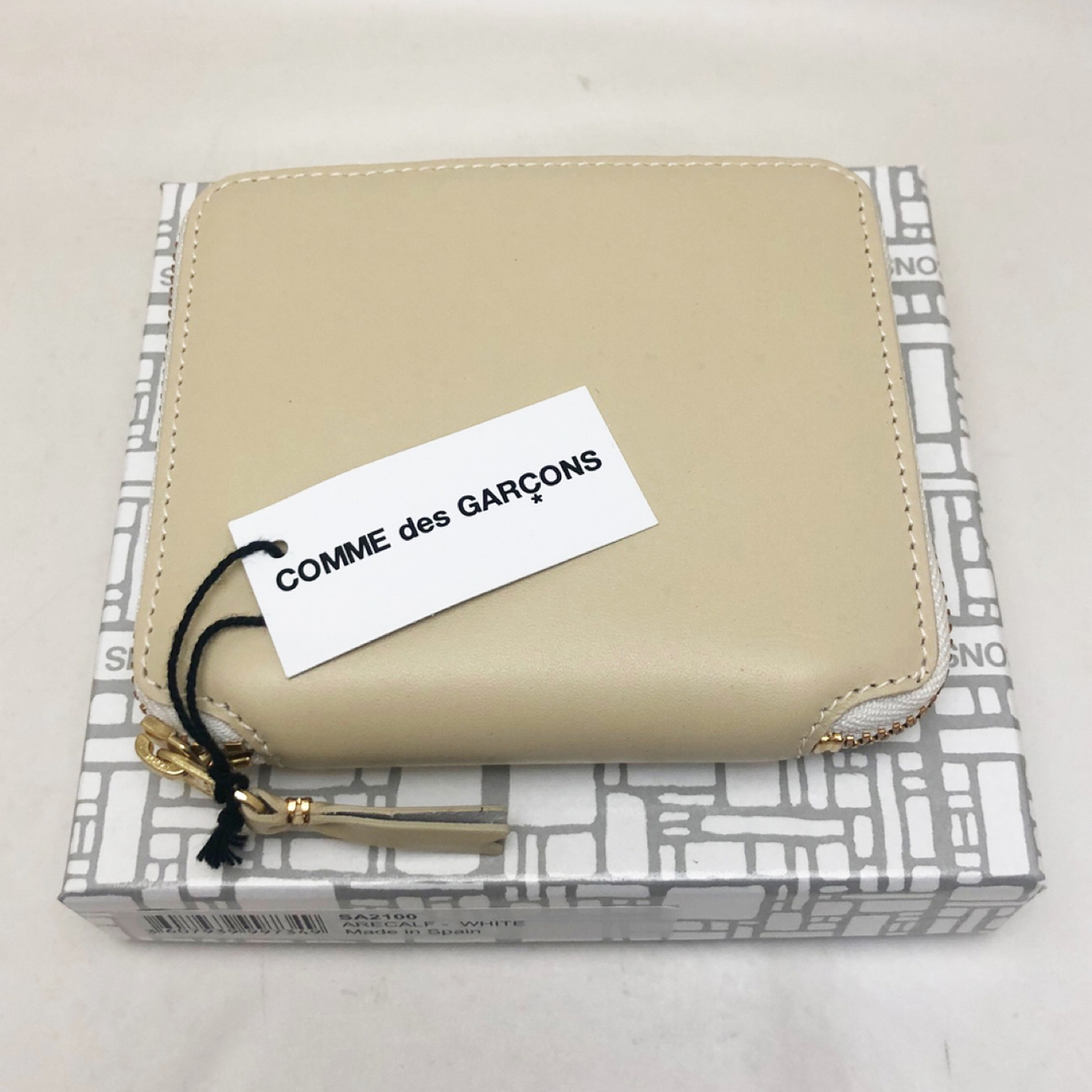 COMME des GARCONS(コムデギャルソン)の新品 コムデギャルソン ラウンドファスナー財布 SA2100 アイボリー レディースのファッション小物(財布)の商品写真