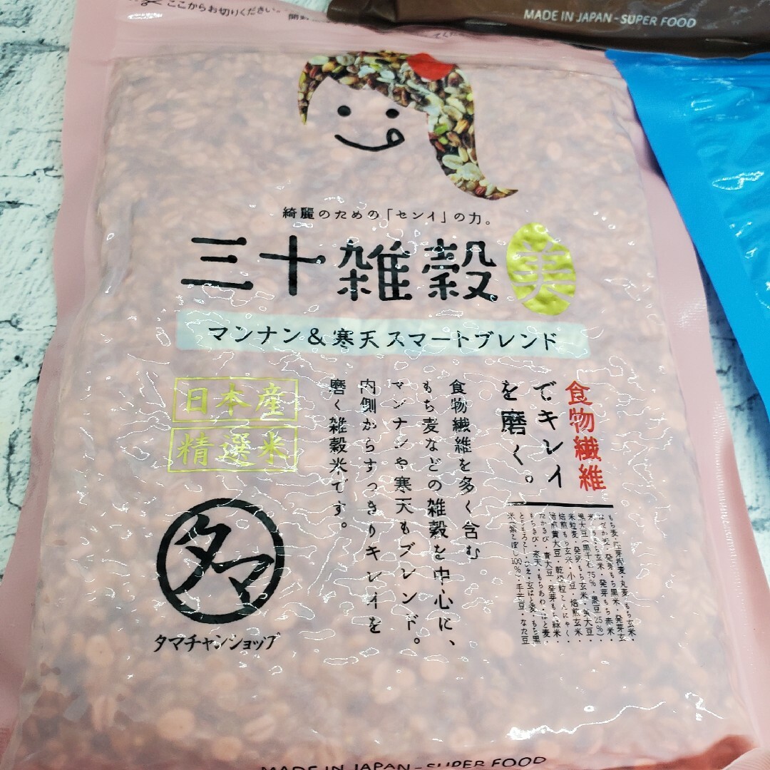 タマチャンショップ☆三十雑穀☆無洗米と計量スプーンのオマケ付き 食品/飲料/酒の食品(米/穀物)の商品写真