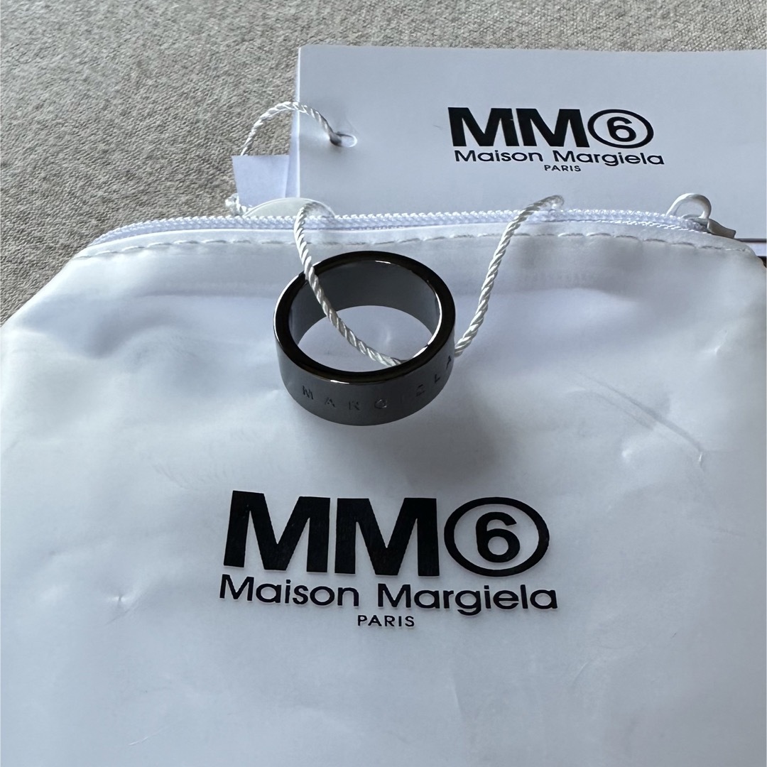 5新品 メゾン マルジェラ MM6 ブランドロゴ リング ダークシルバー 指輪 | フリマアプリ ラクマ
