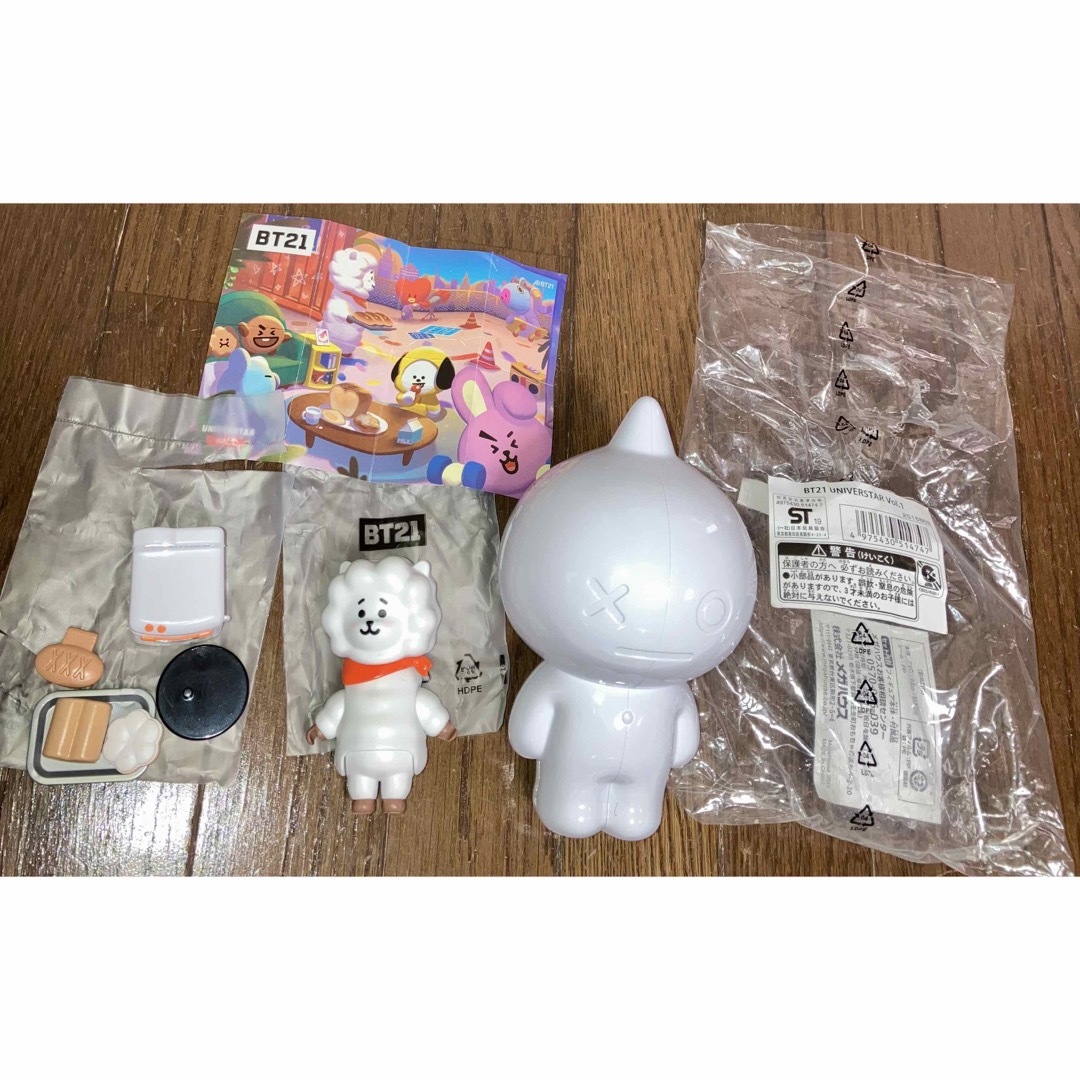 BT21(ビーティーイシビル)のBT21 メガハウスUNIVERSTAR フィギュア RJ ジンBTS＋おまけ！ エンタメ/ホビーのおもちゃ/ぬいぐるみ(キャラクターグッズ)の商品写真