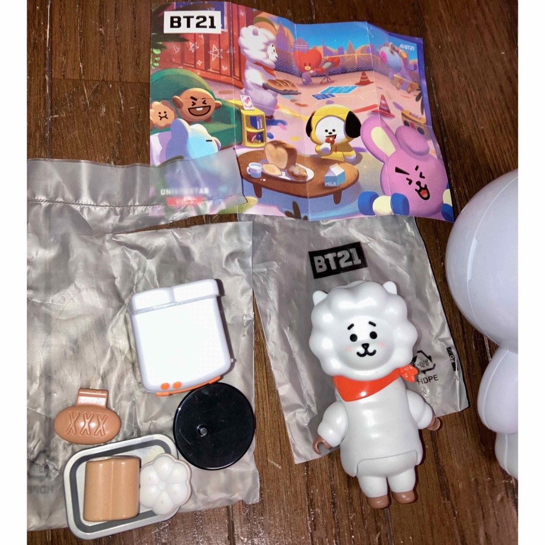 BT21(ビーティーイシビル)のBT21 メガハウスUNIVERSTAR フィギュア RJ ジンBTS＋おまけ！ エンタメ/ホビーのおもちゃ/ぬいぐるみ(キャラクターグッズ)の商品写真