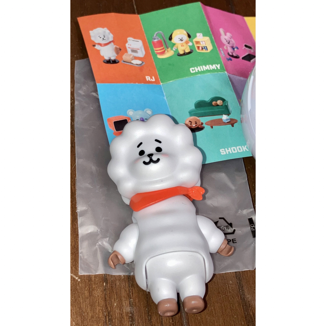 BT21(ビーティーイシビル)のBT21 メガハウスUNIVERSTAR フィギュア RJ ジンBTS＋おまけ！ エンタメ/ホビーのおもちゃ/ぬいぐるみ(キャラクターグッズ)の商品写真