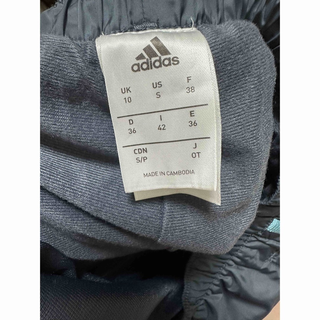 adidas(アディダス)のアディダス adidas レディース ウインドパンツ　シャカシャカ レディースのジャケット/アウター(ナイロンジャケット)の商品写真