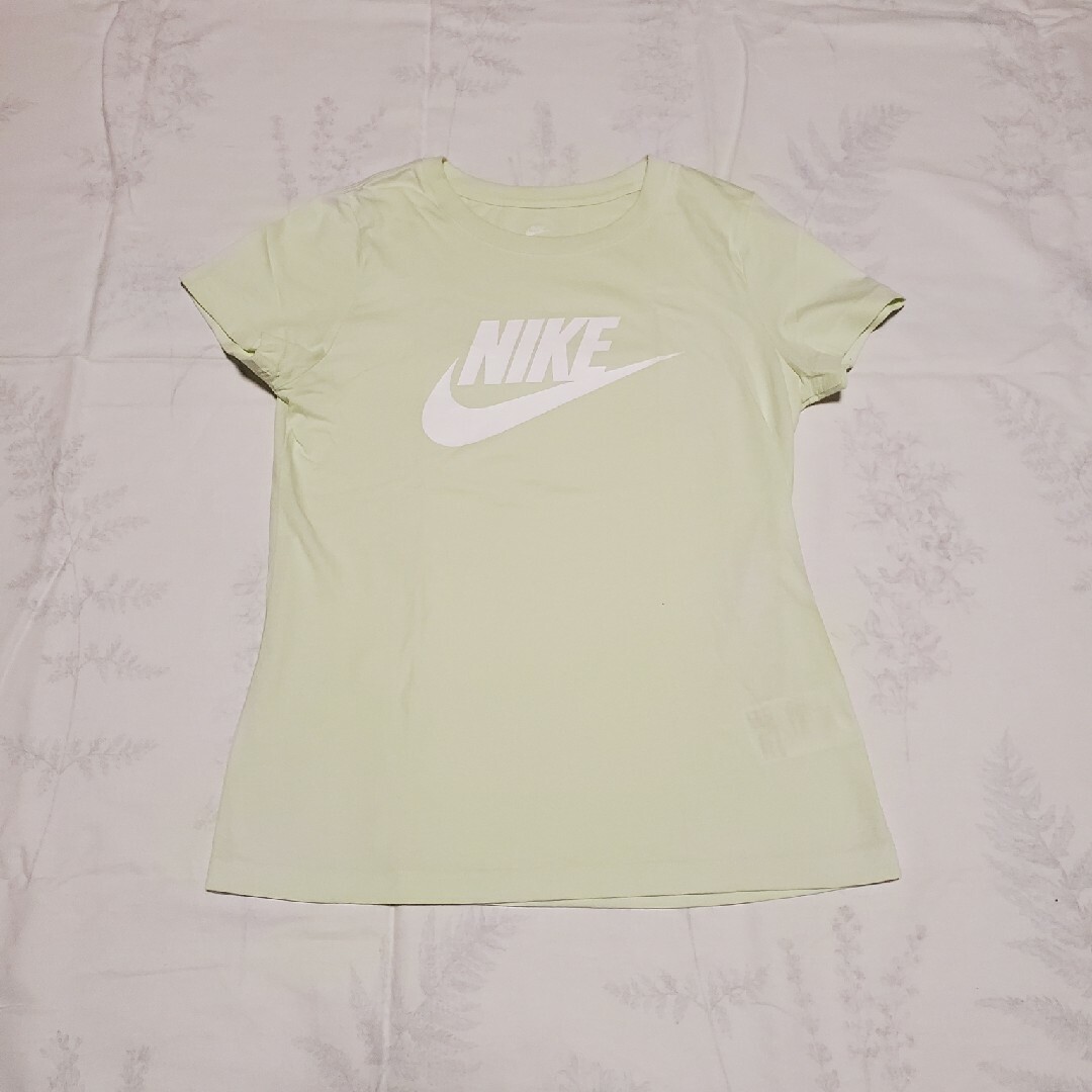 NIKE(ナイキ)のナイキ スポーツウェア エッセンシャル ウィメンズ Tシャツ レディースのトップス(Tシャツ(半袖/袖なし))の商品写真