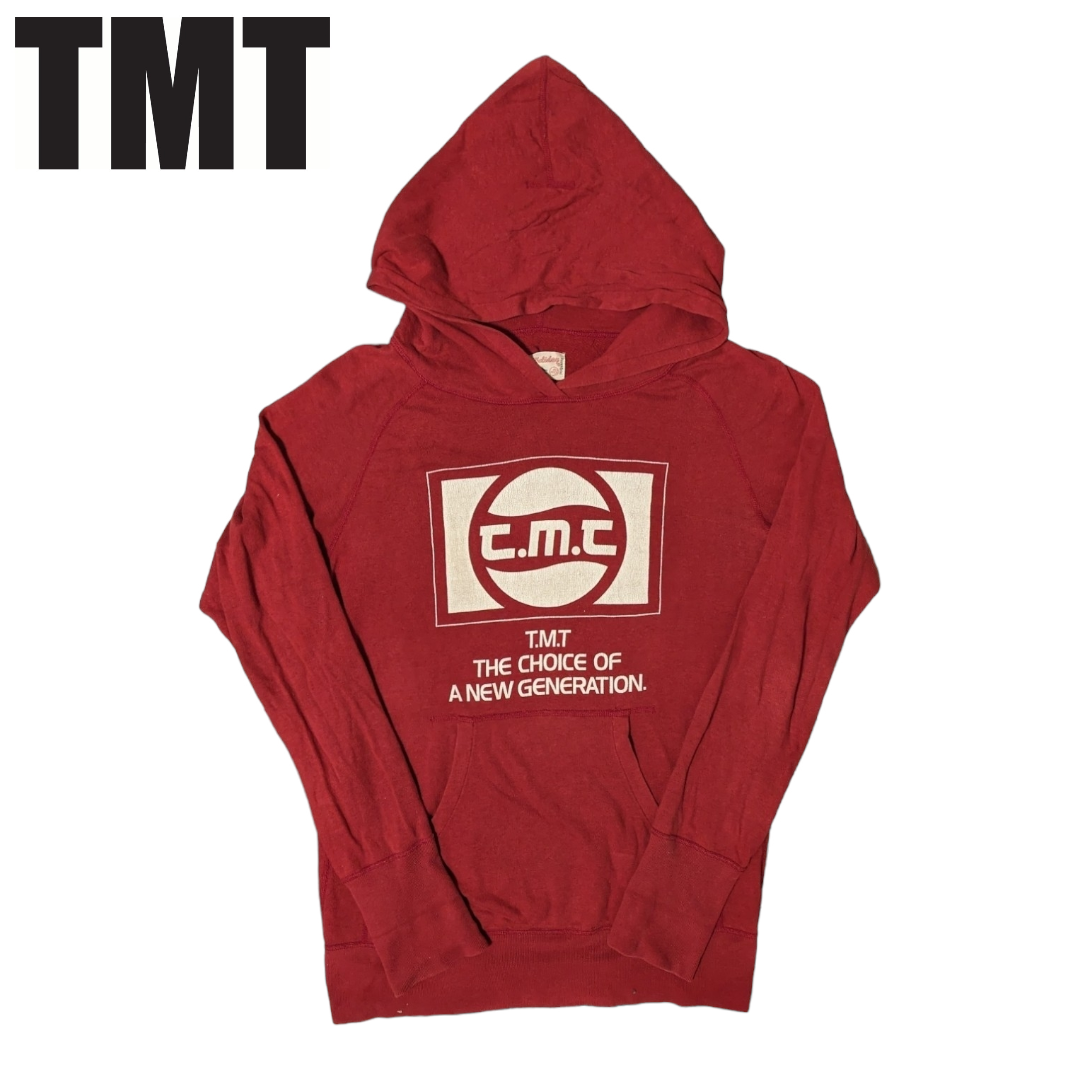 TMT(ティーエムティー)のTMT Big Holiday レッド プルオーバー パーカー メンズのトップス(パーカー)の商品写真
