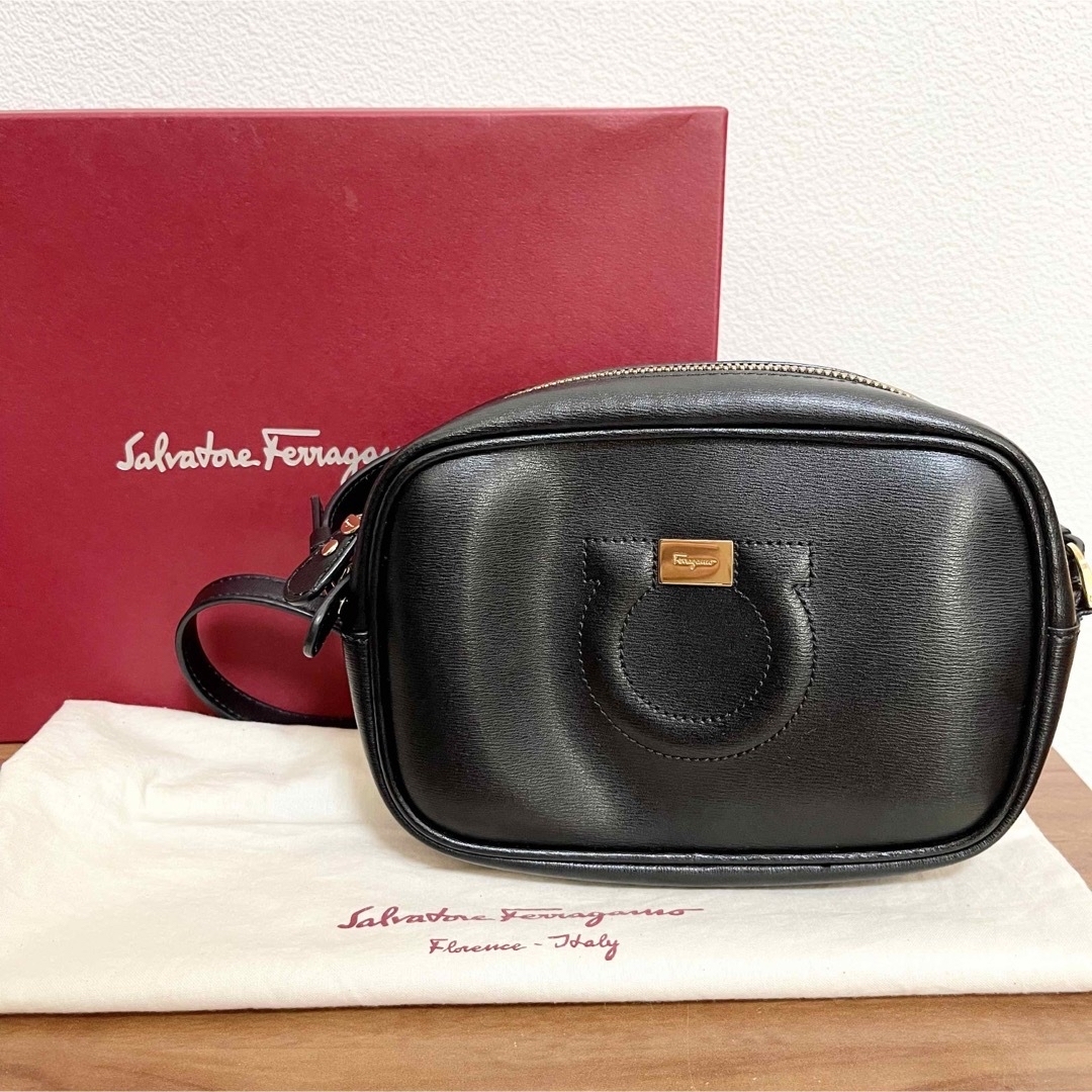 Salvatore Ferragamo - フェラガモ ショルダーバッグ カメラバッグ