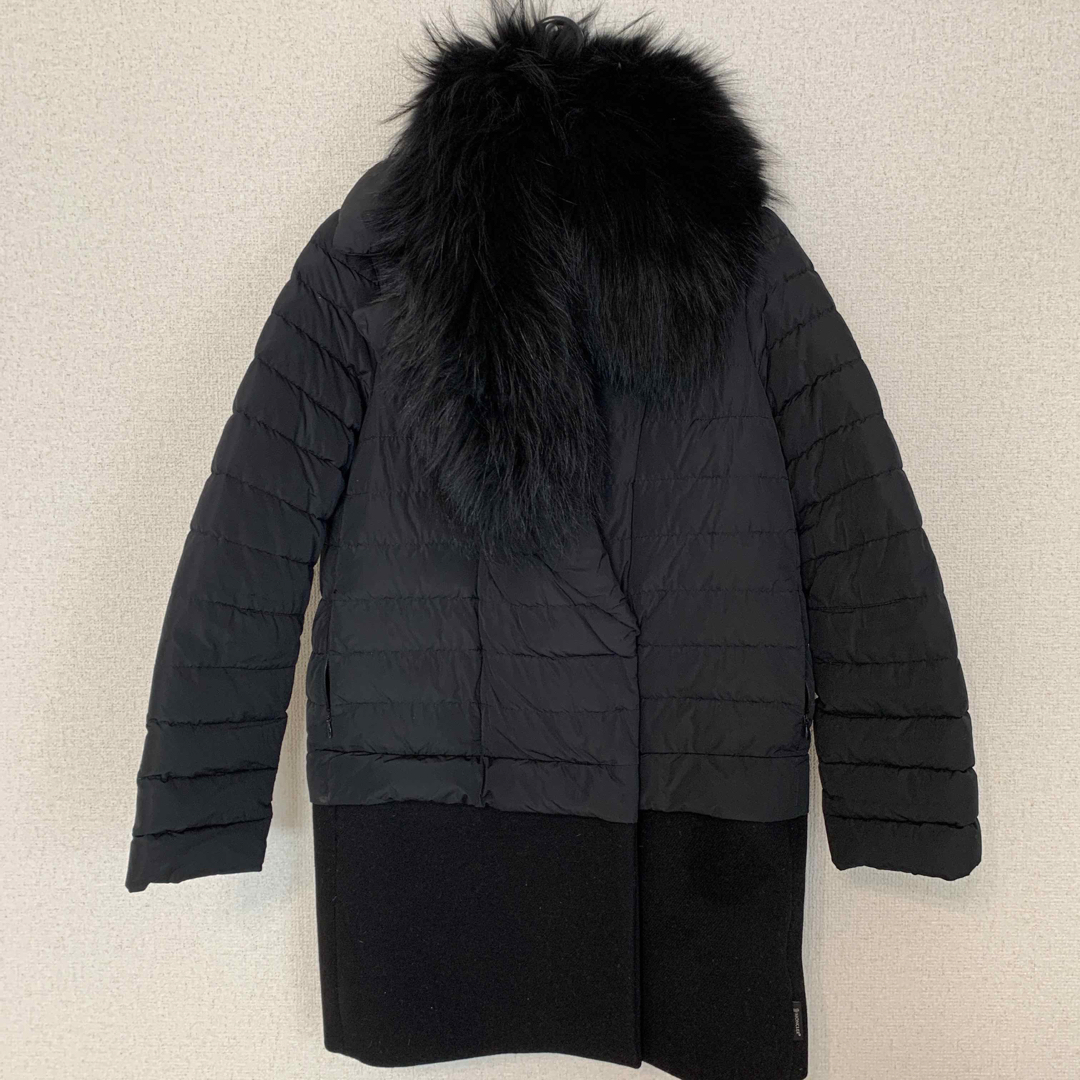 MONCLER(モンクレール)のモンクレール　ファー付きダウン レディースのジャケット/アウター(ダウンコート)の商品写真