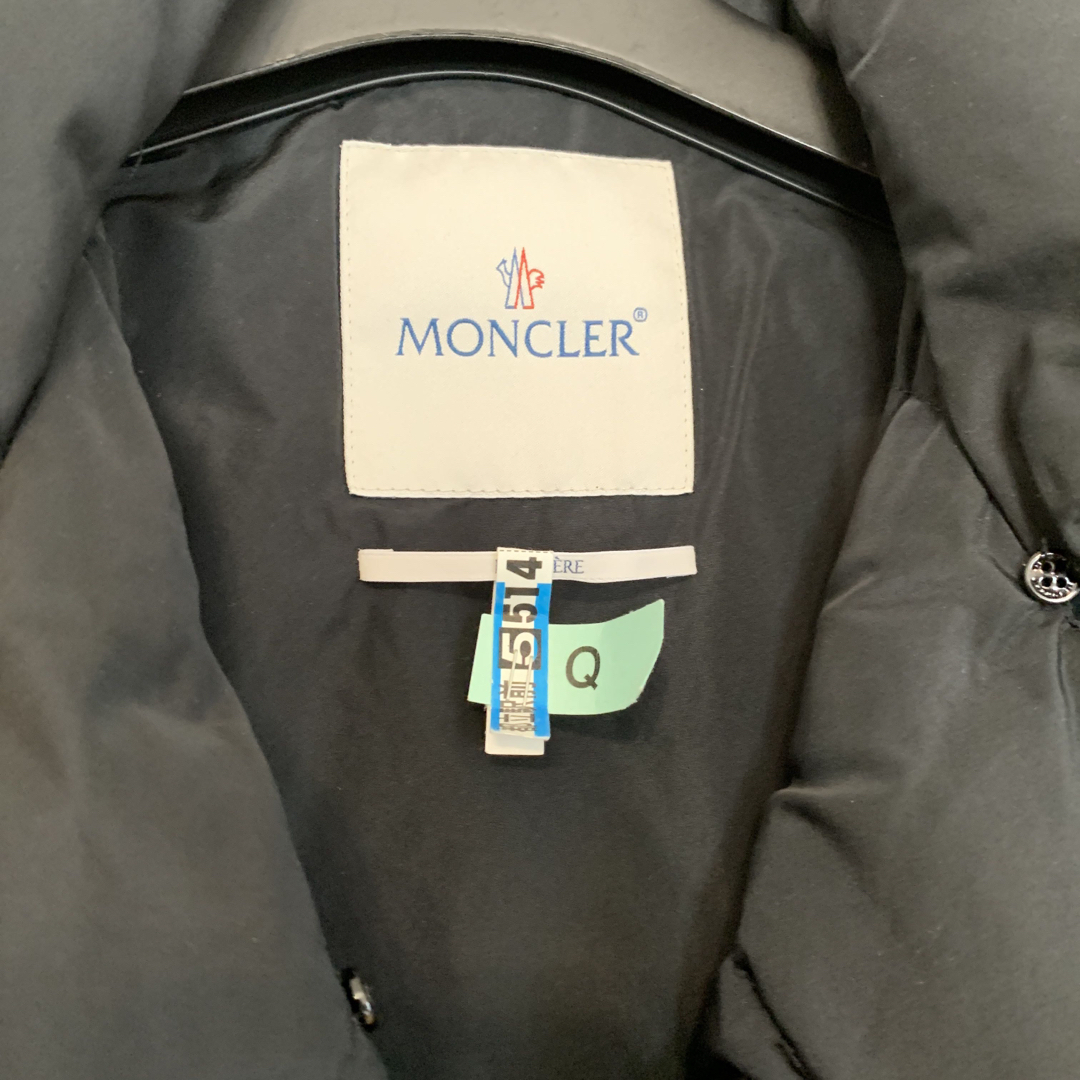 MONCLER(モンクレール)のモンクレール　ファー付きダウン レディースのジャケット/アウター(ダウンコート)の商品写真