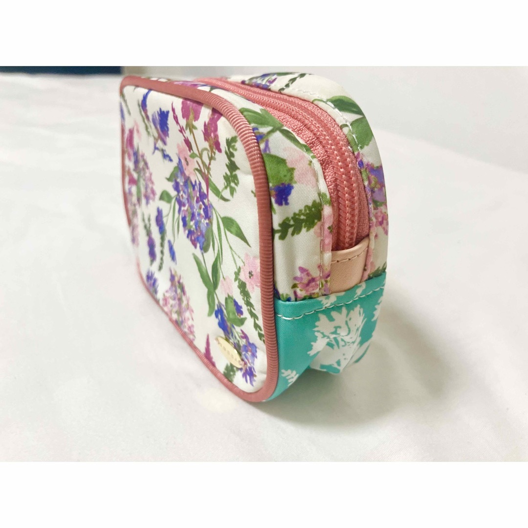 TOCCA(トッカ)のトッカ（TOCCA）  ＧＡＲＤＥＮ　ＧＩＲＬ　ＰＯＵＣＨ　ポーチ レディースのファッション小物(ポーチ)の商品写真