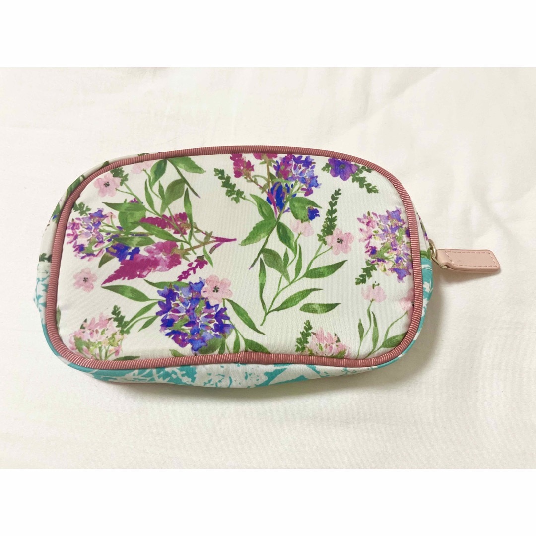 TOCCA(トッカ)のトッカ（TOCCA）  ＧＡＲＤＥＮ　ＧＩＲＬ　ＰＯＵＣＨ　ポーチ レディースのファッション小物(ポーチ)の商品写真