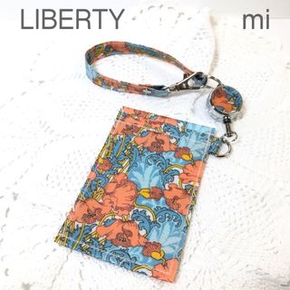 リバティ(LIBERTY.)のリバティ　リールキーホルダー　カードホルダー付き(パスケース/IDカードホルダー)