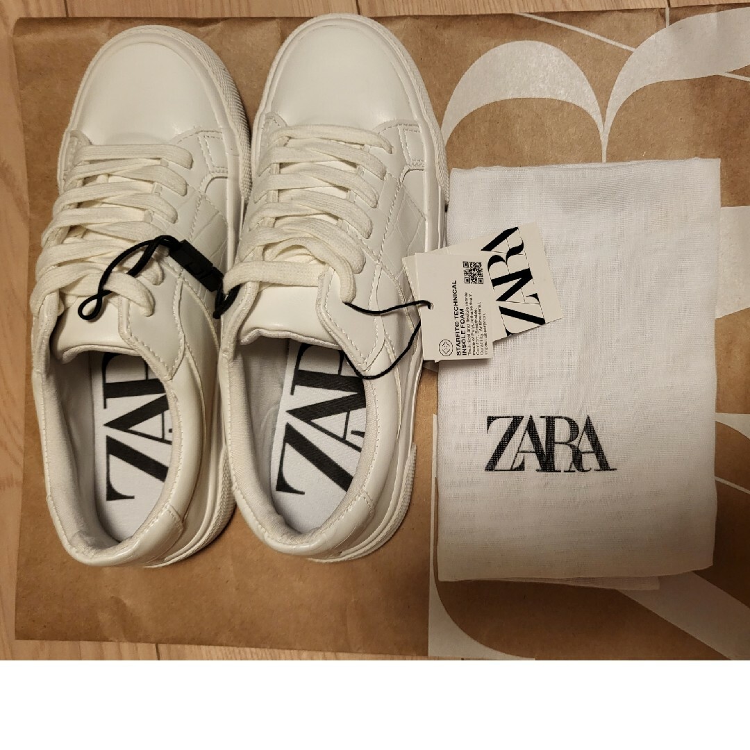 ZARA(ザラ)のZARA 厚底スニーカー レディースの靴/シューズ(スニーカー)の商品写真