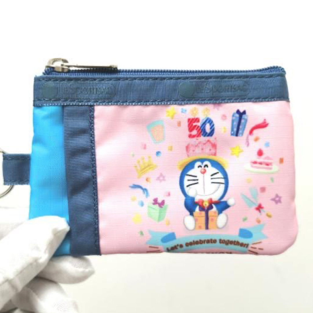 LeSportsac(レスポートサック)の【新品】レスポートサック  ドラえもん　キーコイン　IDカード、定期入れ レディースのファッション小物(名刺入れ/定期入れ)の商品写真