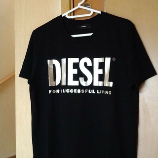 DIESEL - 【希少ロゴカラー】【DIESEL】【シルバービッグロゴ】【デザイン】【Tシャツ】