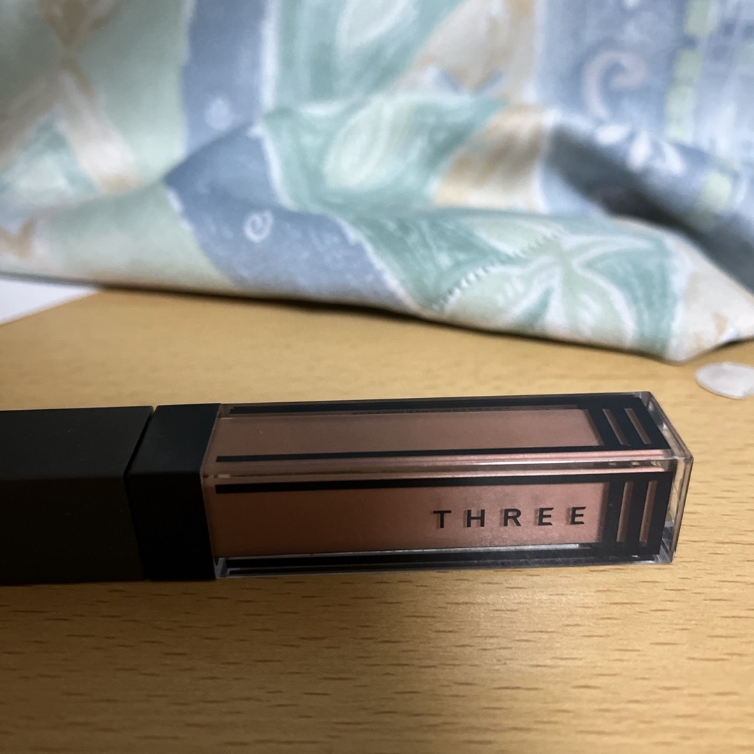 THREE(スリー)のTHREE ウィスパーグロスフォーアイ ０４ コスメ/美容のベースメイク/化粧品(アイシャドウ)の商品写真