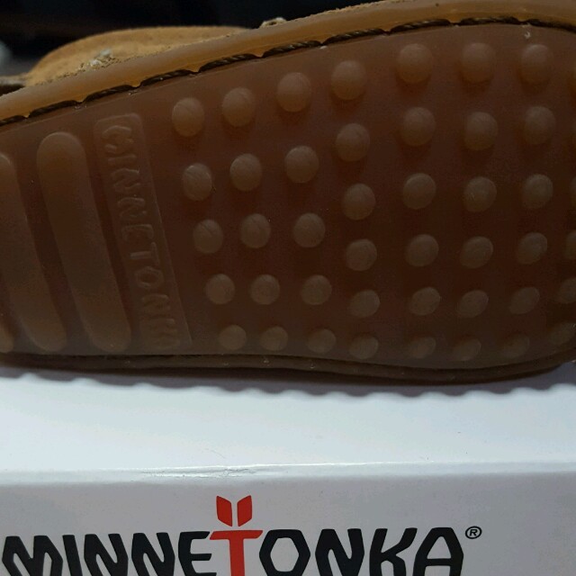 Minnetonka(ミネトンカ)の新品未使用☆MINNETONKA☆ミネトンカ ベビーブーツ キッズ/ベビー/マタニティのベビー靴/シューズ(~14cm)(ブーツ)の商品写真