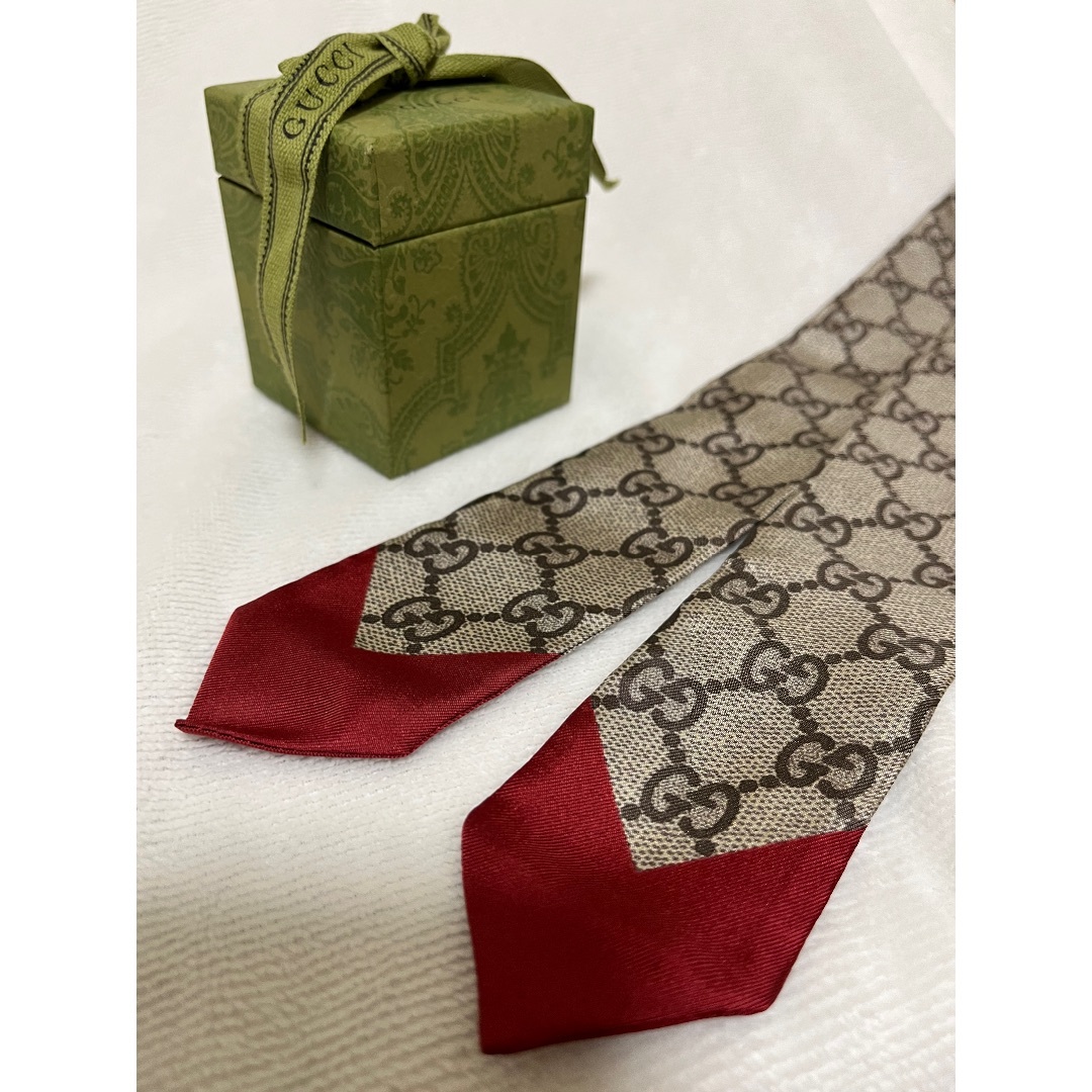 Gucci(グッチ)の[要約商品]❤️美品完売品 ハート❤️[GUCCI  グッチバレンタインスカーフ レディースのファッション小物(バンダナ/スカーフ)の商品写真