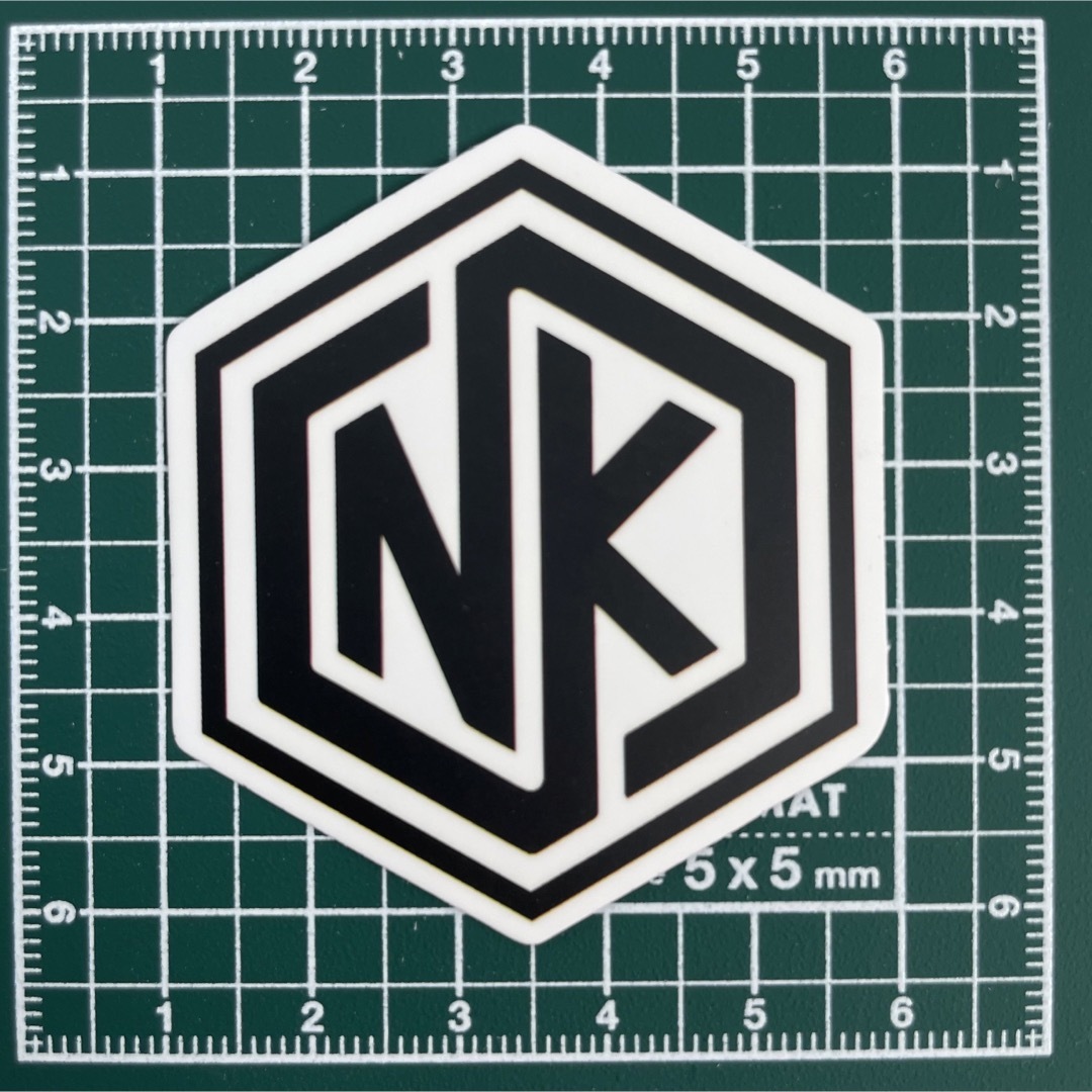防水ステッカー NK ロゴ ハンドメイドの文具/ステーショナリー(しおり/ステッカー)の商品写真