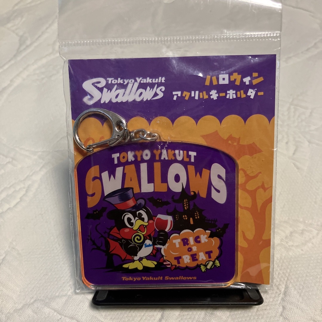 新品・未使用　ヤクルトスワローズ　つば九郎　アクリルキーホルダー　ハロウィン エンタメ/ホビーのおもちゃ/ぬいぐるみ(キャラクターグッズ)の商品写真