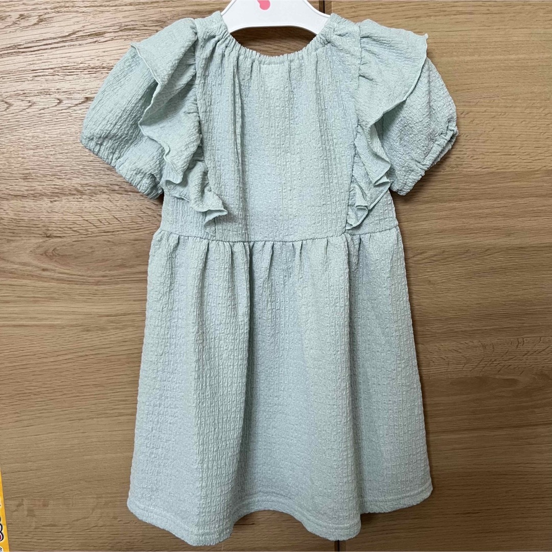 しまむら(シマムラ)の最終値下げ フリルワンピ 90サイズ キッズ/ベビー/マタニティのキッズ服女の子用(90cm~)(ワンピース)の商品写真