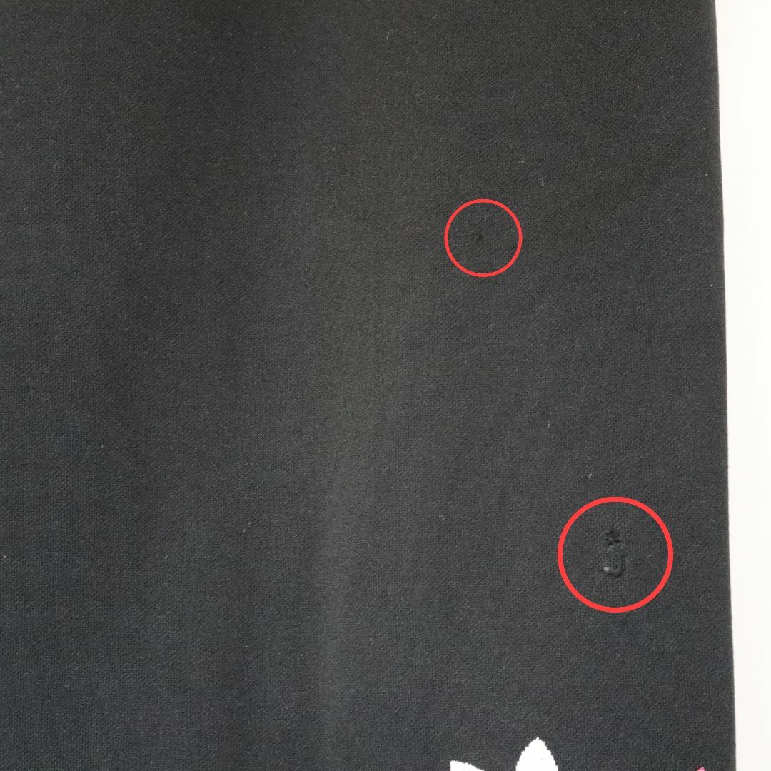 adidas(アディダス)の【デサント製】アディダス／トラックパンツ　７分丈　日本製　刺繍ロゴ　ジャージ　黒 メンズのパンツ(ショートパンツ)の商品写真