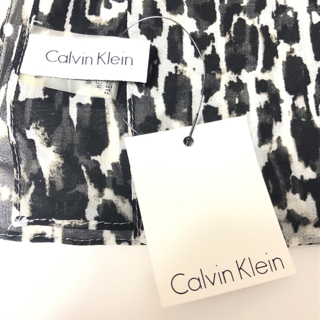 Calvin Klein(カルバンクライン)の【新品】ストール  Calvin Klein  アニマル柄 レディースのファッション小物(ストール/パシュミナ)の商品写真