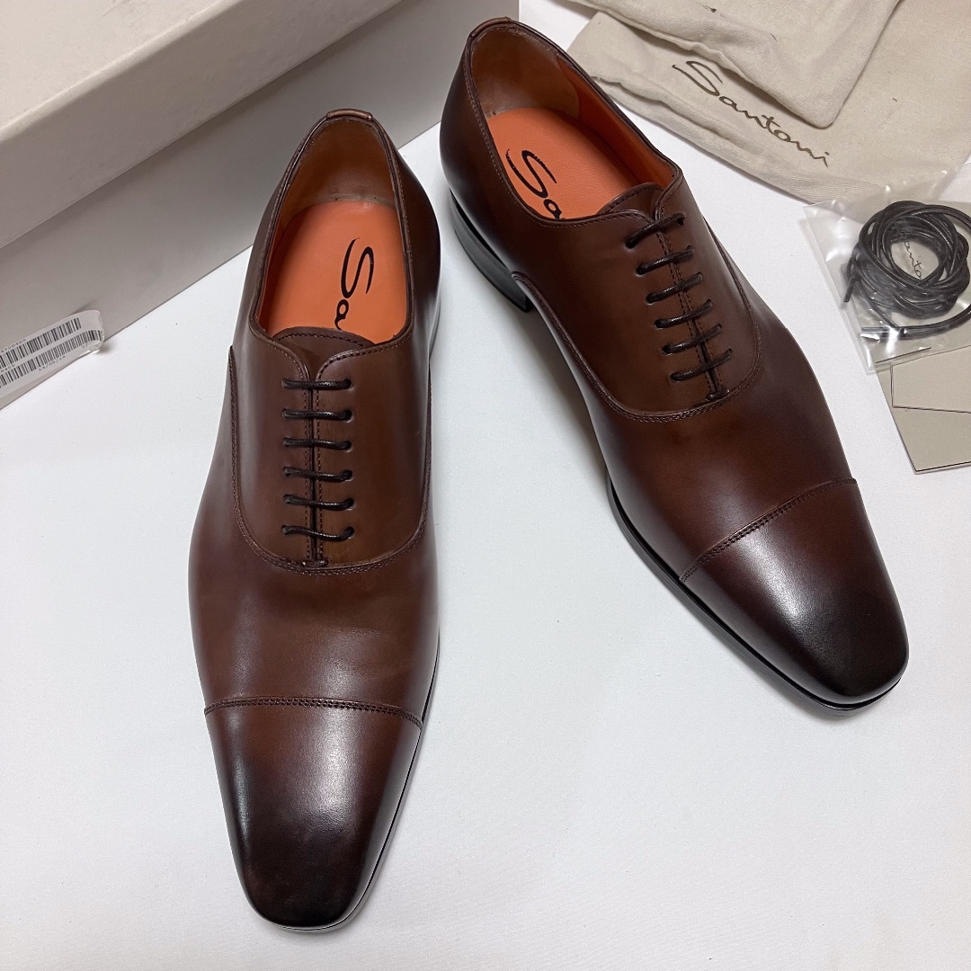 Santoni(サントーニ)の新品 UK7 santoni ストレートチップ 革靴 9906 メンズの靴/シューズ(ドレス/ビジネス)の商品写真