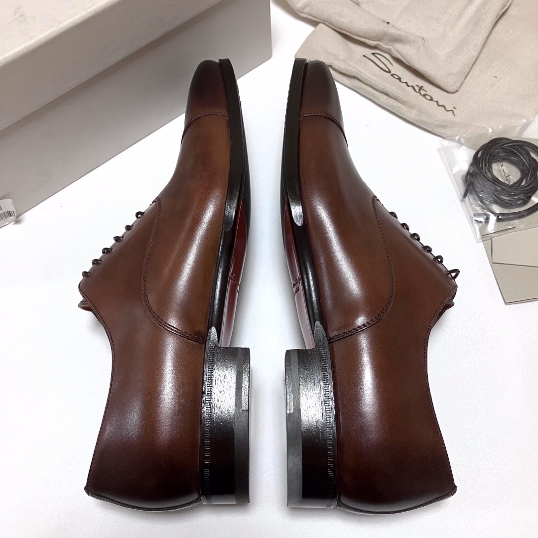 Santoni(サントーニ)の新品 UK7 santoni ストレートチップ 革靴 9906 メンズの靴/シューズ(ドレス/ビジネス)の商品写真