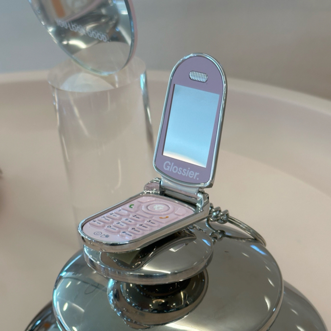 日本未上陸 Glossier グロッシアー 携帯型キーホルダー - チャーム 日本未上陸 Glossier グロッシアー 携帯型キーホルダー - チャーム