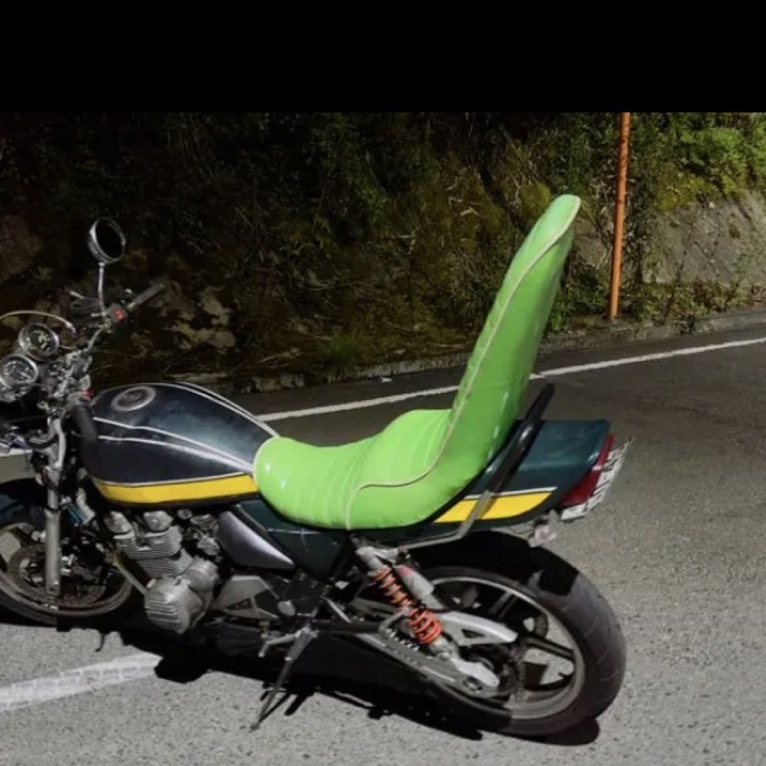 ゼファー400 三段シート 黄緑の通販 by xjr250rr's shop|ラクマ ゼファー400 三段シート 黄緑の通販 by xjr250rr's shop|ラクマ