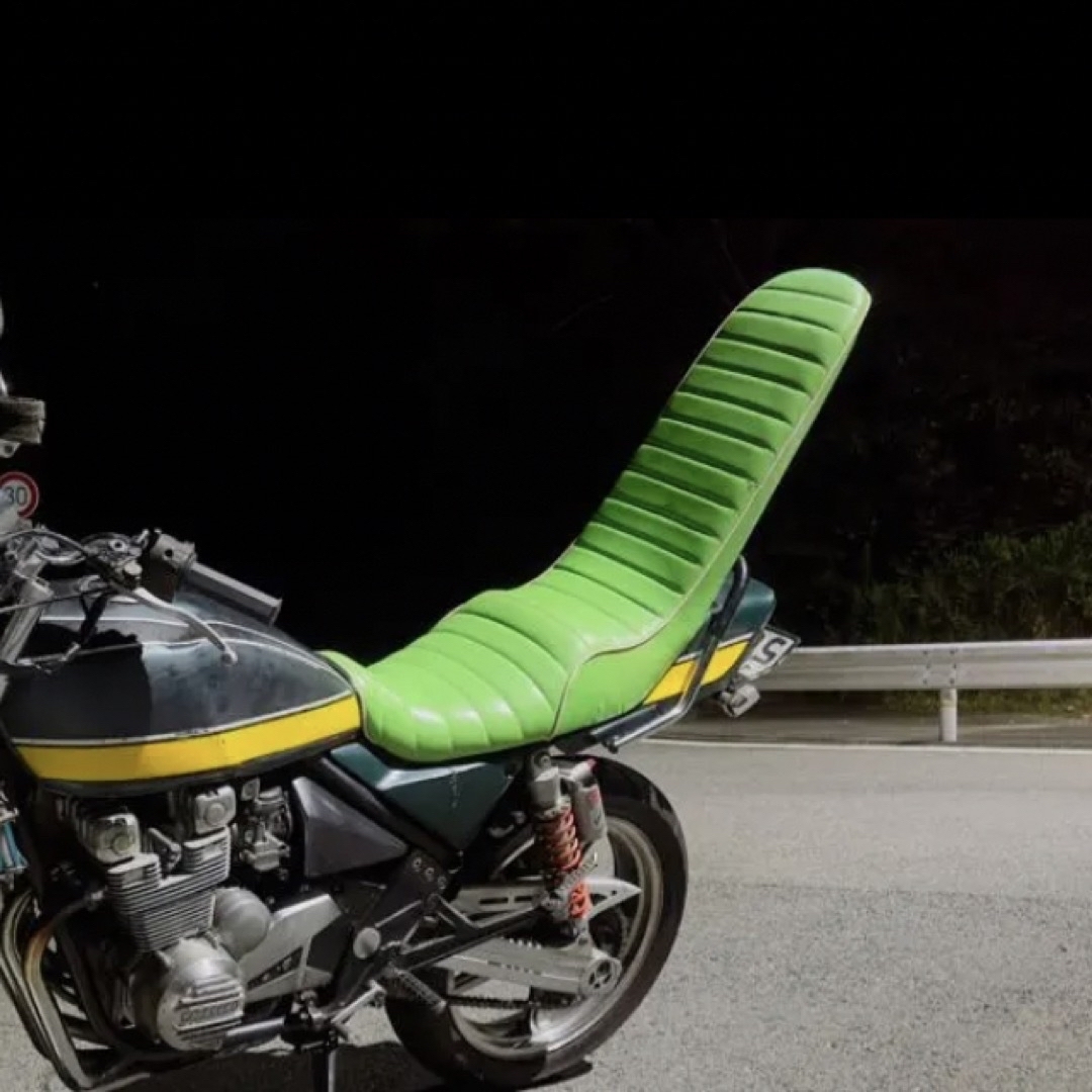 ゼファー400 三段シート 黄緑の通販 by xjr250rr's shop|ラクマ ゼファー400 三段シート 黄緑の通販 by xjr250rr's shop|ラクマ