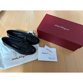 SALVATORE FERRAGAMO  スムース  ブラック 6サイズ