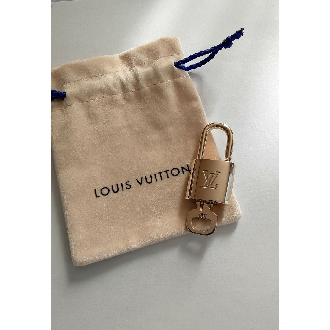 LOUIS VUITTON ルイヴィトン　カデナ　No.319 319番　鍵付き