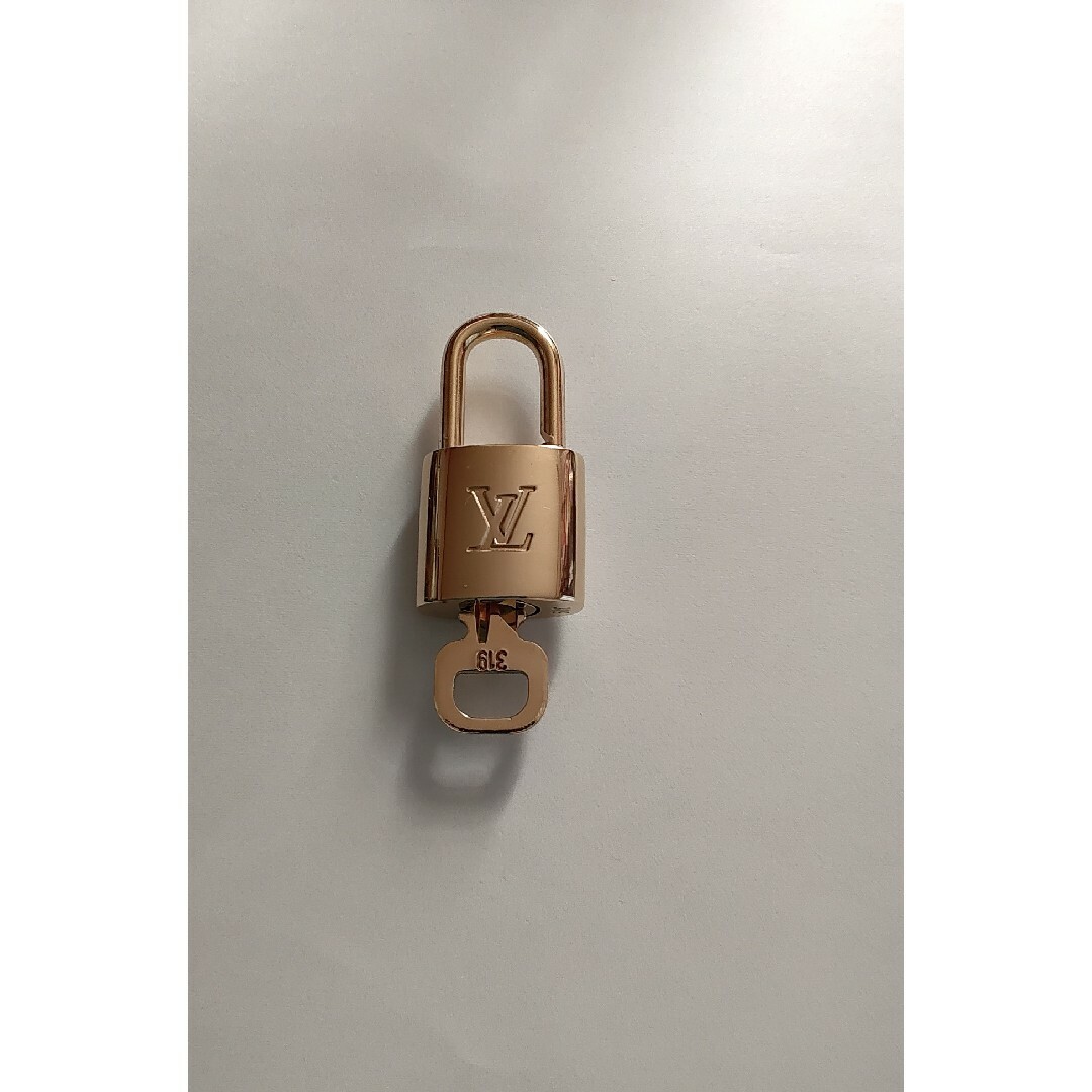 LOUIS VUITTON ルイヴィトン　カデナ　No.319 319番　鍵付き