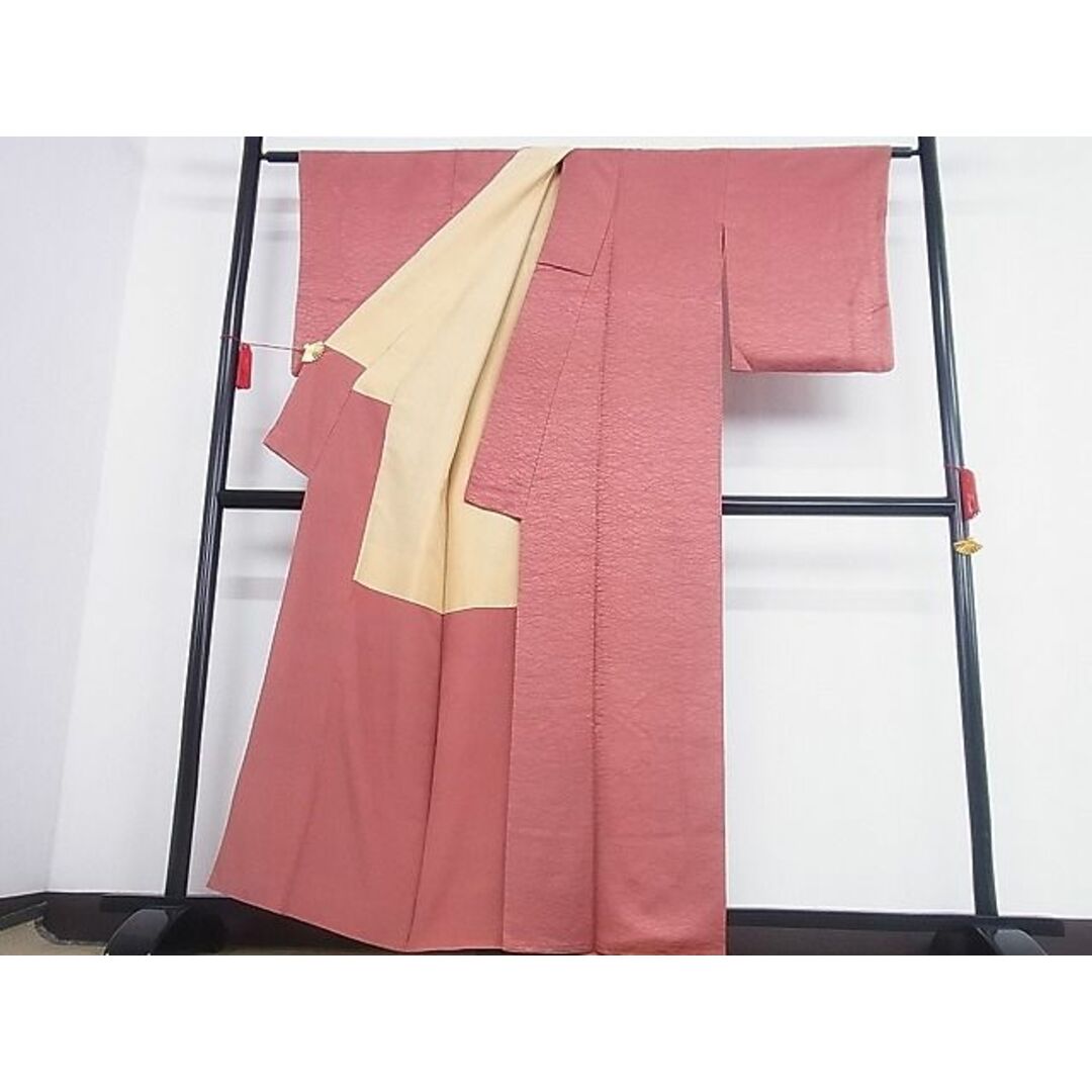 平和屋-こころ店■上質な色無地 草木地紋 蘇芳香色 着丈160.5cm 裄丈63.5cm 正絹 逸品 A-ms1624