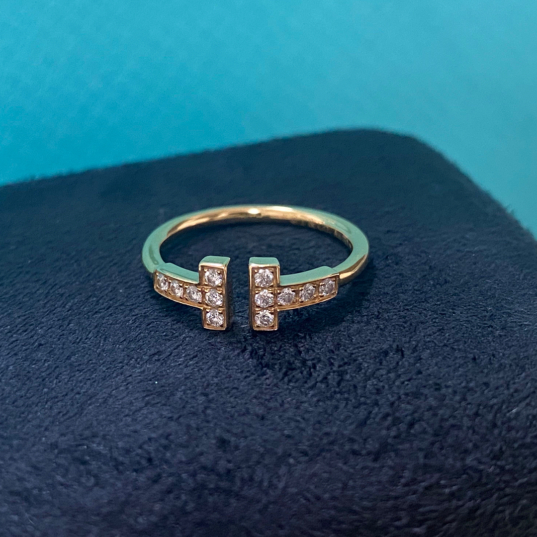 Tiffany & Co.(ティファニー)のティファニー T ダイヤモンド ワイヤー リング 18K  レディースのアクセサリー(リング(指輪))の商品写真