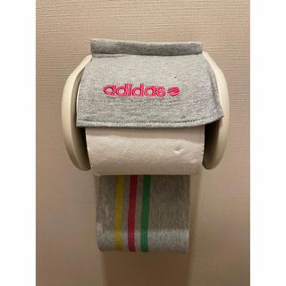 トイレロール カバー（ハンドメイド）アディダス　adidas トイレットペーパー(トイレ収納)