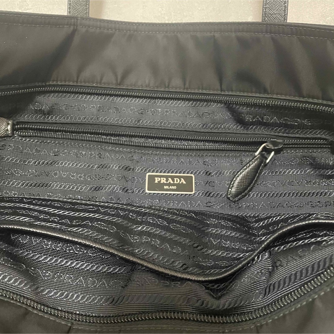 PRADA(プラダ)の【限定値下げ中】正規品　美品　プラダ　トートバッグ　A4収納可能　肩掛け可能 レディースのバッグ(トートバッグ)の商品写真