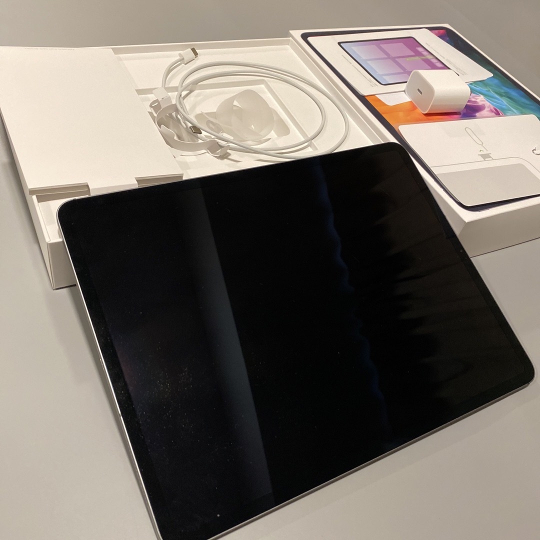 iPad(アイパッド)の12.9インチiPad Pro （第４世代）Wi-Fi + Cellular  スマホ/家電/カメラのPC/タブレット(タブレット)の商品写真