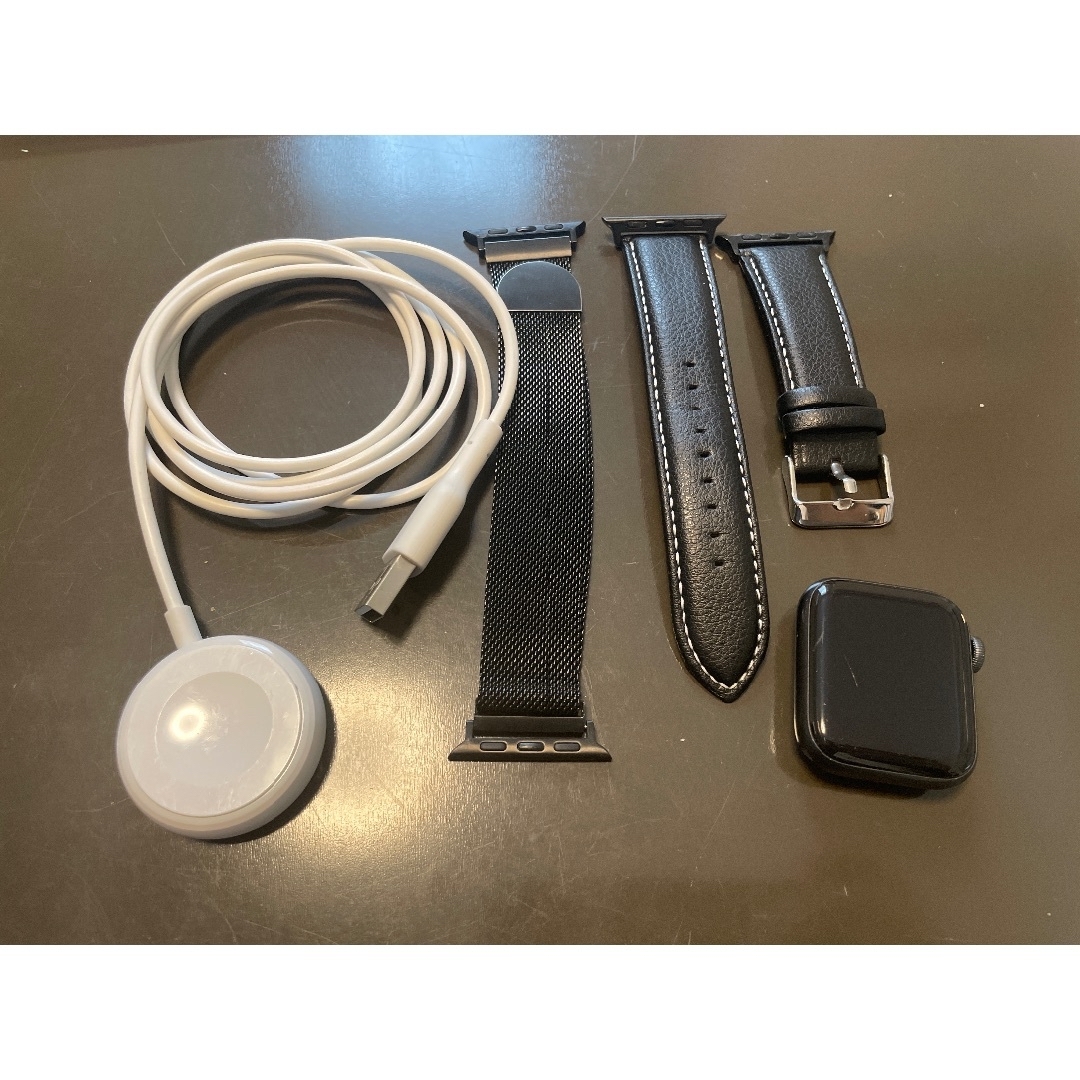 Apple(アップル)のapple watch series6 40mm アルミニウム　スペースグレイ スマホ/家電/カメラのスマホ/家電/カメラ その他(その他)の商品写真